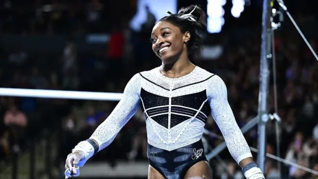 Simone Biles mostró su apoyo a una joven gimnasta 