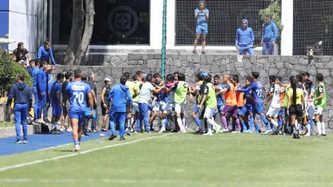 Preparador físico de Cruz Azul se va suspendido tras bronca ante Querétaro en la Sub 23 