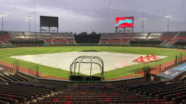 Lluvia frustra práctica de los Diablos Rojos