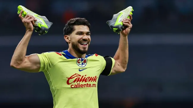 Mikel Arriola elogió a Henry Martin en su visita a Coapa