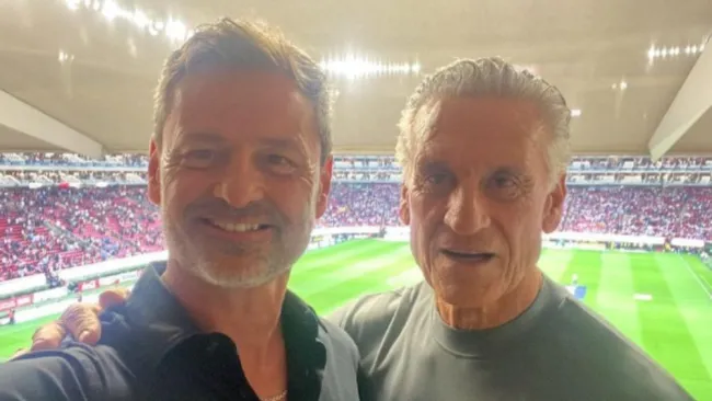 Diego Cocca asiste al Estadio Akron para el Clásico Tapatío