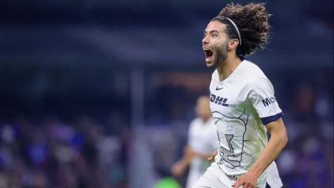 César Huerta festejando un gol contra Cruz Azul