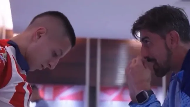 Pauno y Alvarado en los vestidores 