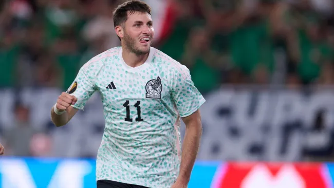 Santiago Giménez apunta a ser titular con el Tri ante Alemania