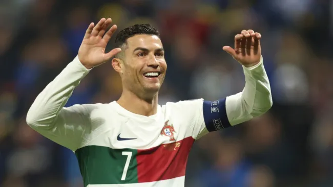Ronaldo firmó un par de goles en la victoria 