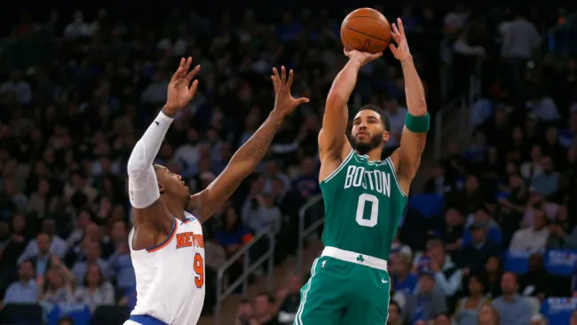 NBA: Celtics se imponen a Knicks con triple de Kristaps Porzingis