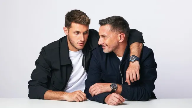 Santiago Giménez junto a su padre 'Chaco' Giménez 