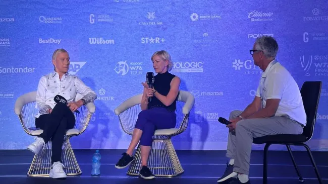 Martina Navrátilova y Chris Evert mandan mensaje a jugadoras que se quejan del WTA Finals Cancún