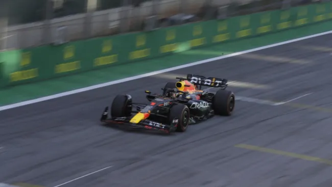 Max Verstappen saca su lado 'chusco' y se pone a cantar en el circuito de Interlagos