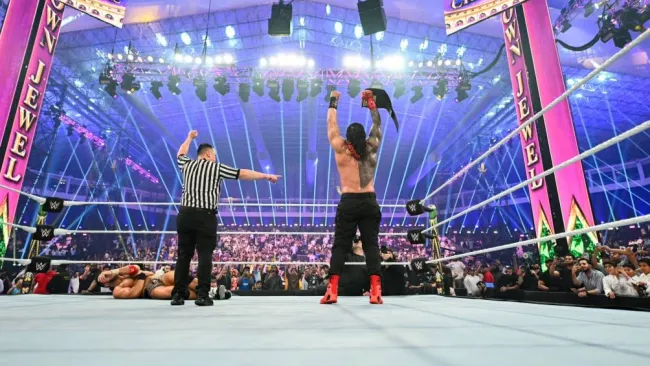 Roman Reigns retuvo el Campeonato Indiscutido de la WWE al vencer a L.A. Knight