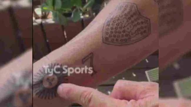 Aficionado de Boca Juniors se tatuó la '7' antes de la Final de Copa Libertadores