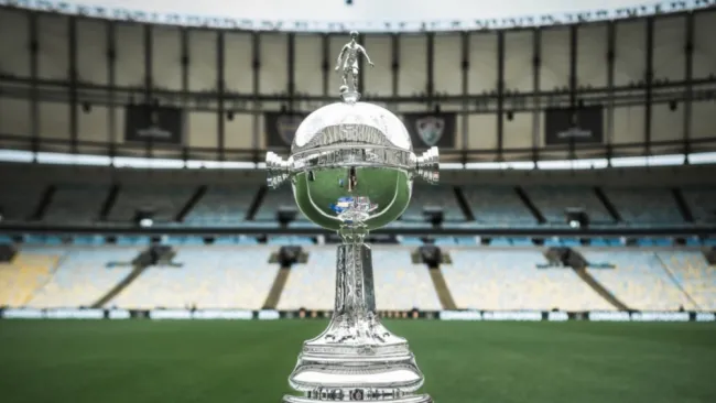 El trofeo de la Copa Libertadores en el Maracaná 