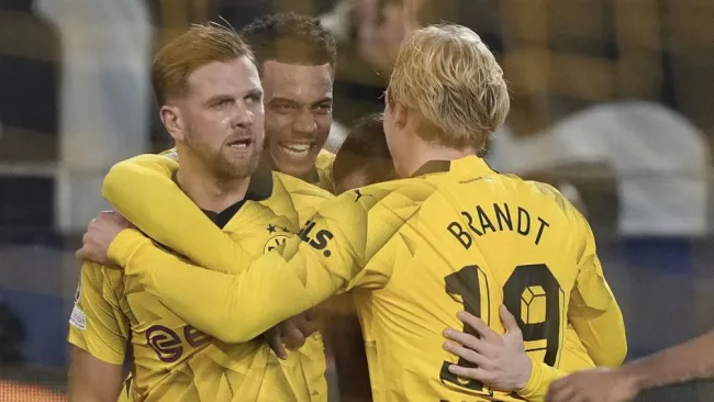 Dortmund vence a Newcastle y se sube al liderato en Champions League