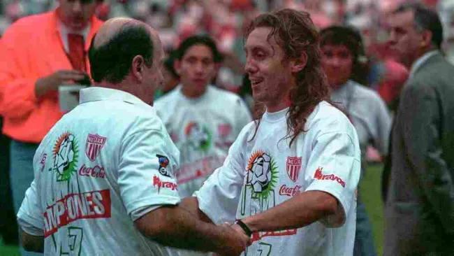 Alex Aguinaga pudo jugar en AC Milan y Real Madrid