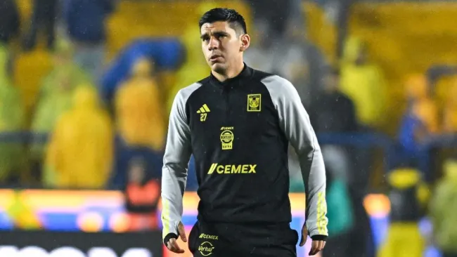 ¡Se quedó en susto! Jesús Angulo sufre aparatosa caída parecía haberlo lesionado