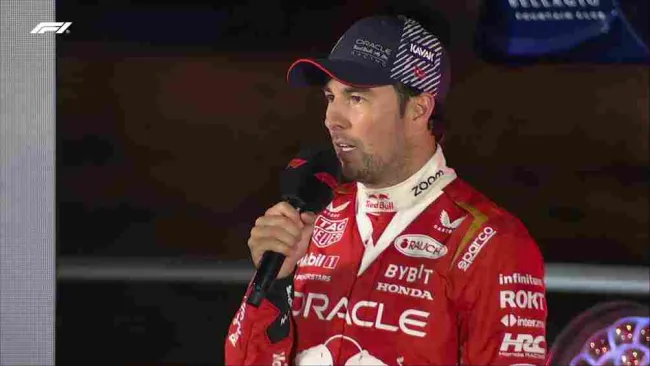 Checo Pérez confesó que no pudo escaparse de Leclerc por daños en el auto