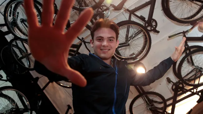 Pato O'Ward posa para la lente de RÉCORD en 2019, en sus inicios en IndyCar