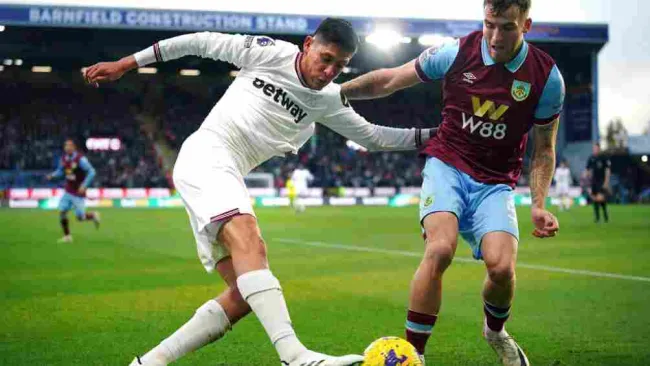 Edson Álvarez fue titular en remontada de West Ham ante Burnley 