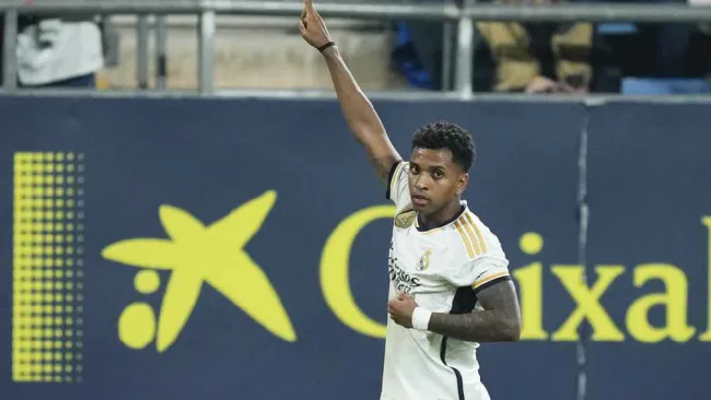 ¡No afloja el paso! Real Madrid vence a Cádiz y es líder momentáneo