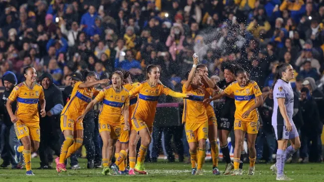 Las Amazonas celebra tras obtener la sexta estrella de la Liga Femenil MX