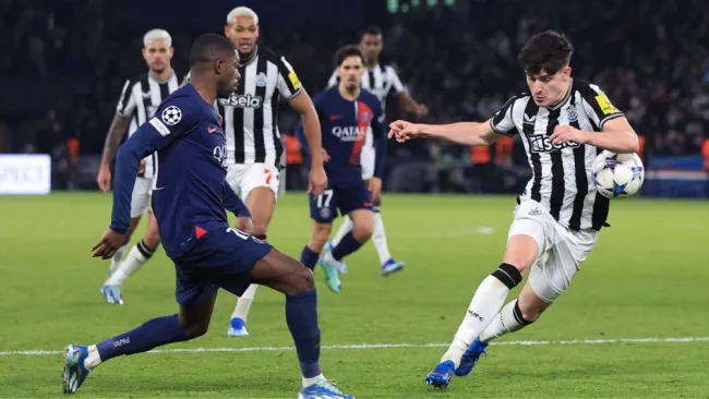 ¡Congelado! UEFA castiga al árbitro VAR del PSG-Newcastle tras polémico penalti