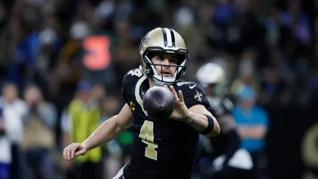 Derek Carr sufre tercera lesión en la temporada