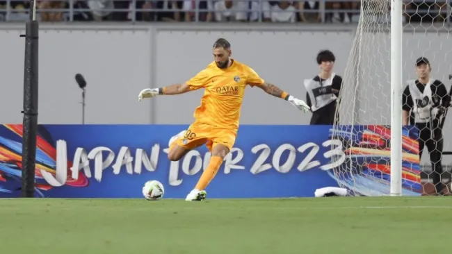 Donnarumma es expulsado tras una brutal patada en la cara de un rival