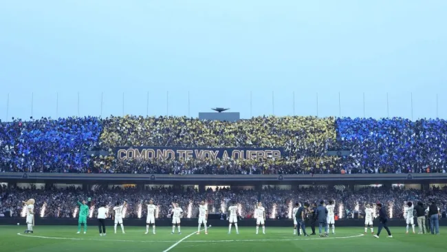 El equipo universitario con su afición 