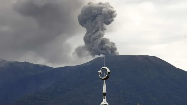 Erupción del volcán Marapi en Indonesia deja 11 alpinistas muertos