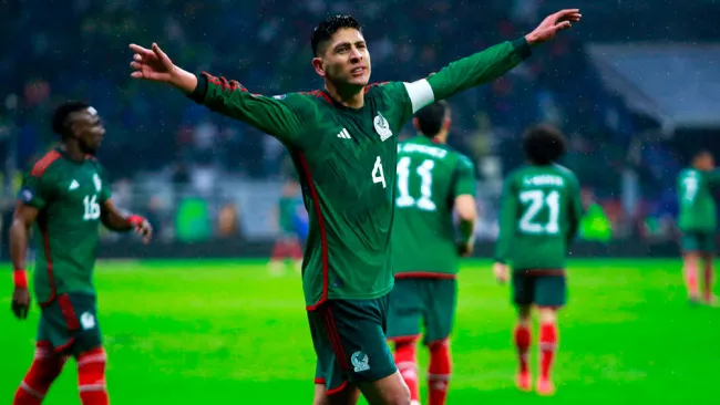 Edson Álvarez, en festejo de gol