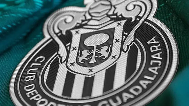¡Era para las Semifinales! Chivas anuncia nueva playera alternativa