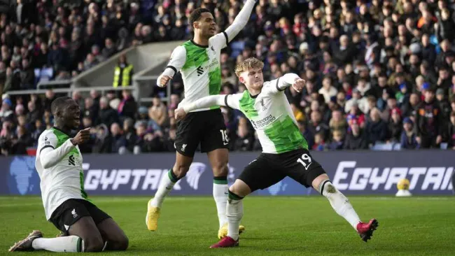 Liverpool saca la victoria ante Crystal Palace con gol de último minuto
