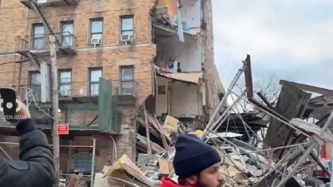 Colapsa parte de edificio de 6 pisos en El Bronx