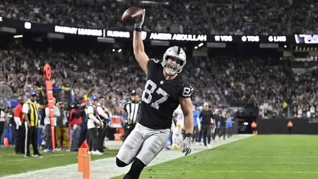 ¡Humillación! Las 5 claves para la victoria de Raiders de 63-21 sobre los Chargers