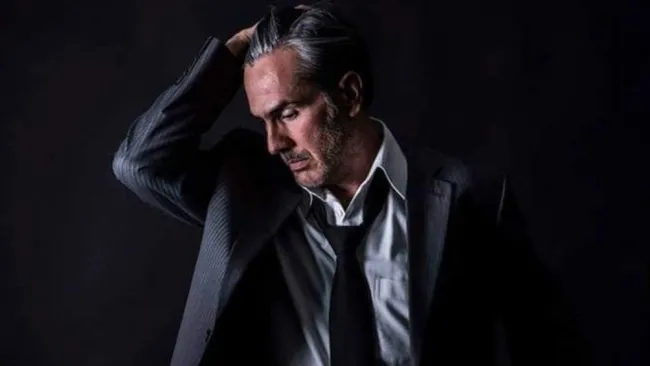 Carlos Amador, de estrella de Televisa a vendedor de zapatos ambulante