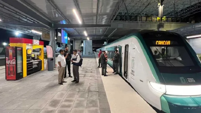 ¡Están en todos lados! Colocan tienda mini Oxxo en el Tren Maya