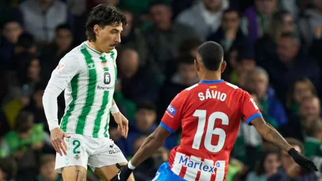 Betis empata del último minuto al Girona y lo quita del liderato, Guardado juega 45'