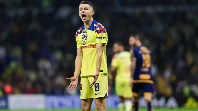 Álvaro Fidalgo en un partido de América