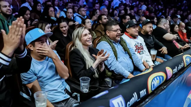 Flair en su visita a la Arena México