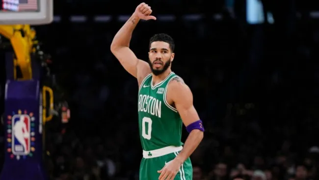 De la mano de Tatum y Porzingis, Celtics vencen a Lakers por primera vez en Navidad