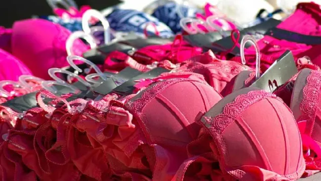 Colores en la ropa interior: Tradiciones y significados en la víspera de Año Nuevo