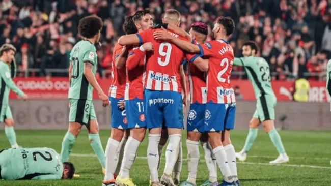 Girona vence al Atleti y se mantiene en la cima de LaLiga junto con el Real Madrid