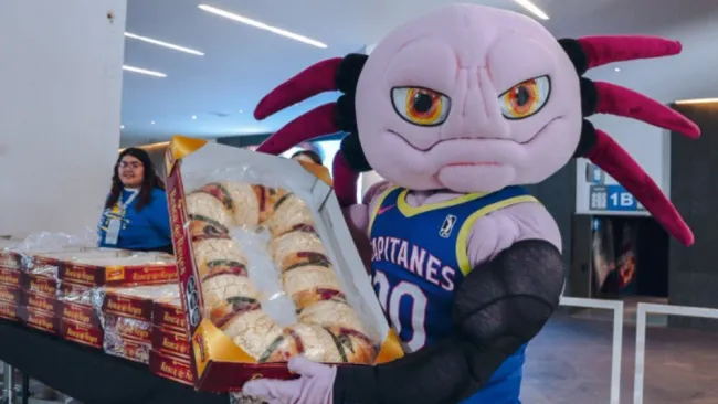 Capitanes CDMX repartió Rosca de Reyes para sus aficionados previo a juego de esta sábado