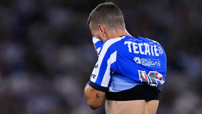 ¿Será baja? Sergio Canales sale lesionado en amistoso ante Mazatlán