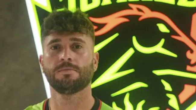 Arturo con los colores de Bravos 