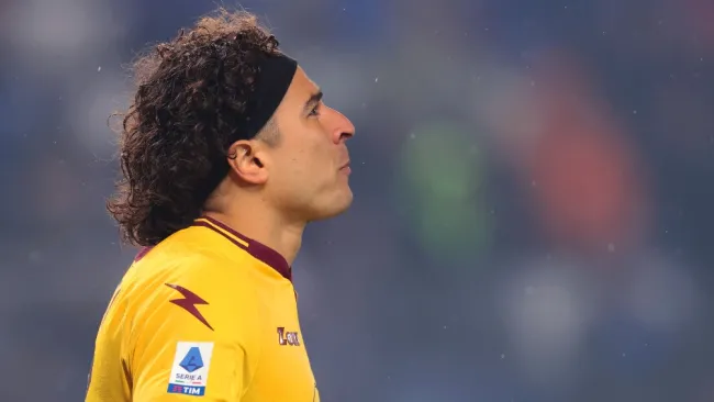 Memo Ochoa, reconocido por la Serie A por su participación con la Salernitana