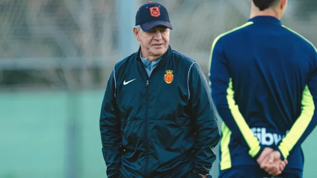 'Vasco' Aguirre protagoniza divertida convivencia con los aficionados del Mallorca