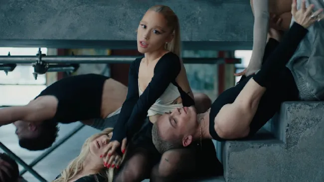 El estreno del tema fue este viernes, además cuenta ya con su video musical.