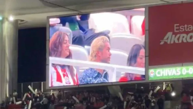 ¡Presente en el estadio! Cade Cowell apareció en el partido de Chivas contra Santos