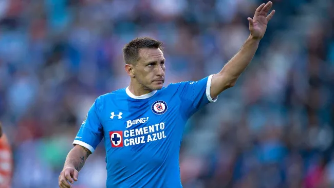 'Chaco' Giménez, el primer jugador en recibir el apoyo de la afición de Cruz Azul en un estadio